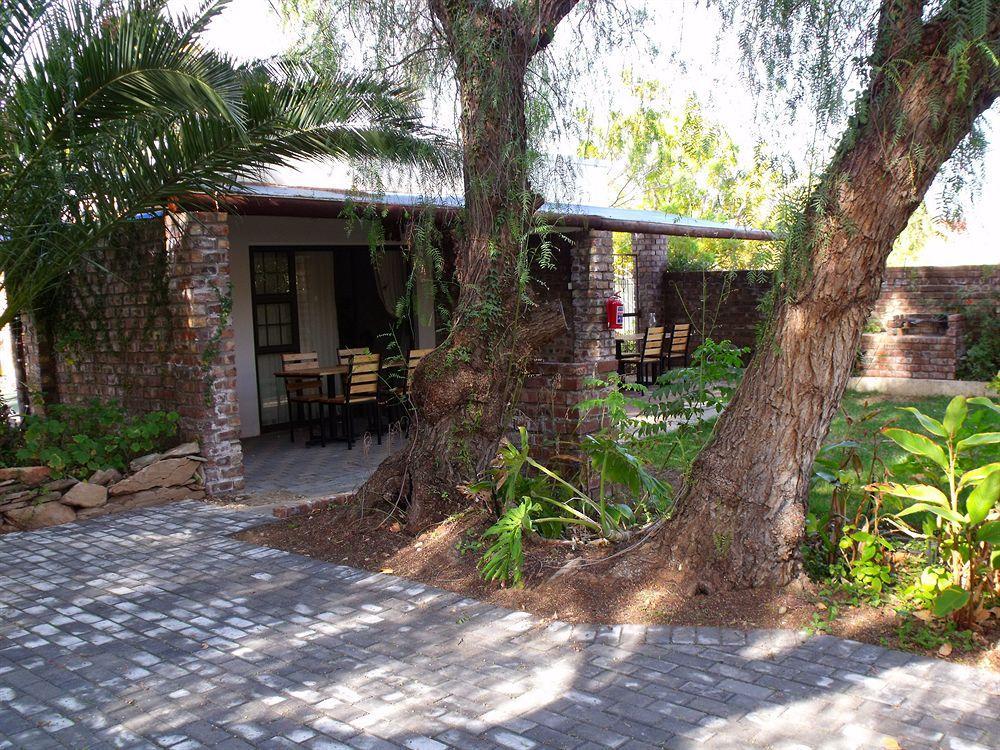 Bisibee Guest House Oudtshoorn Exterior photo