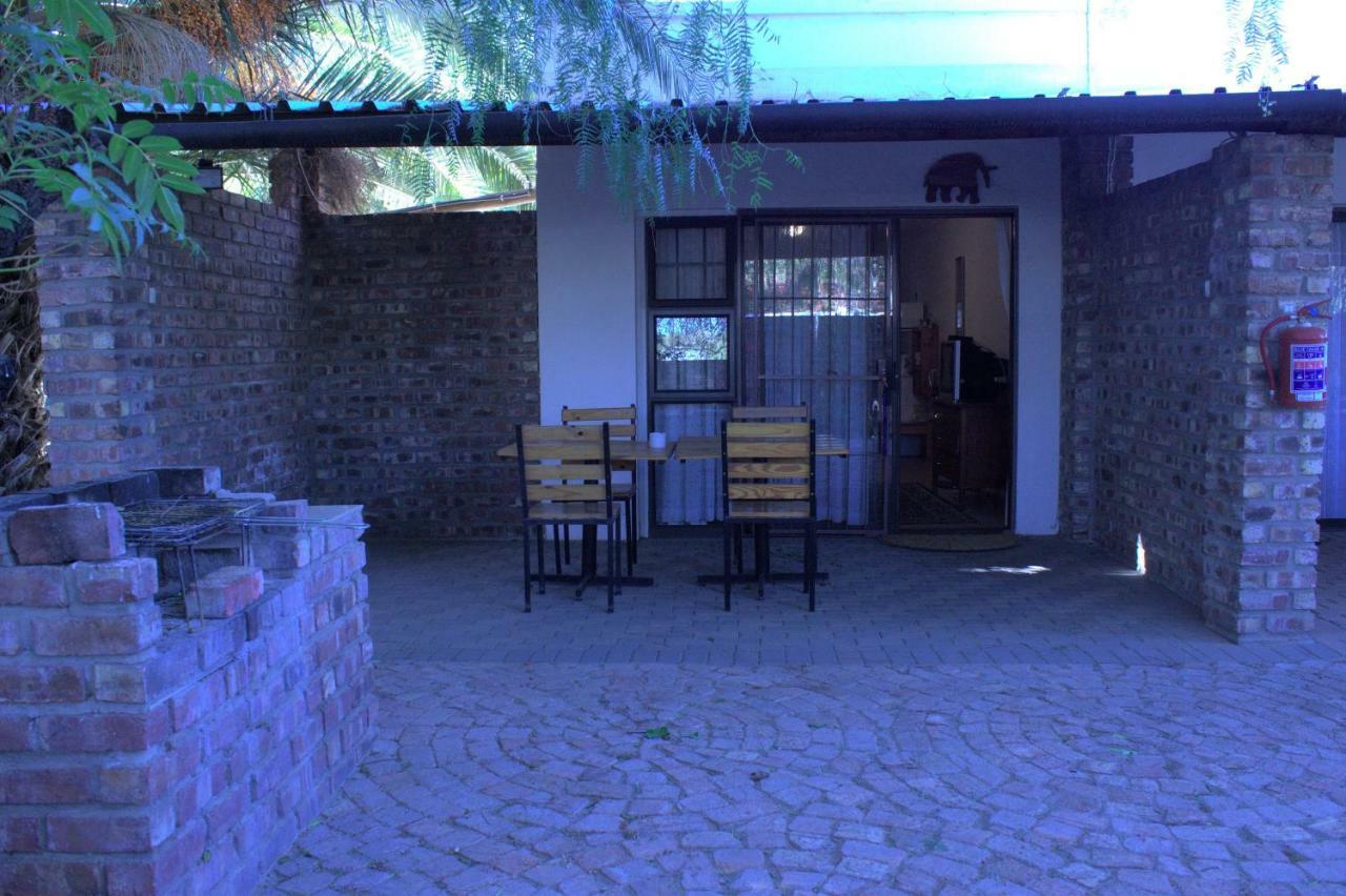 Bisibee Guest House Oudtshoorn Exterior photo