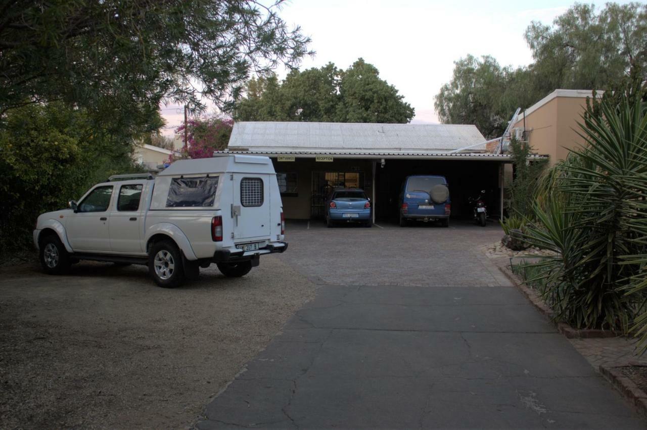 Bisibee Guest House Oudtshoorn Exterior photo